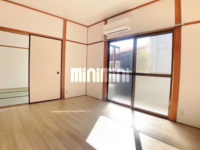 居室・リビング　きれいで落ち着いたお部屋です