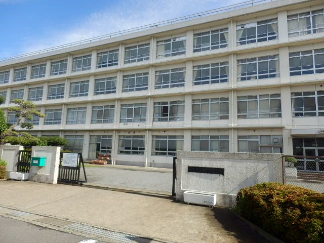 中学校　平塚市立神明中学校（中学校）まで510m