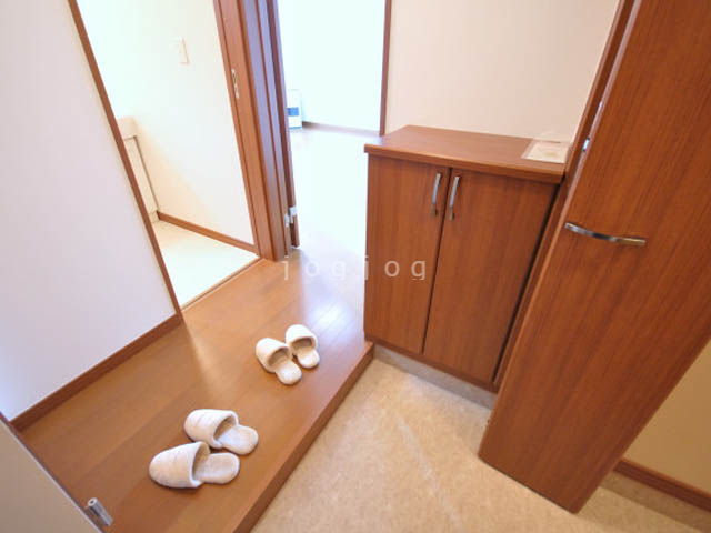 玄関　ゆったりとした玄関です。