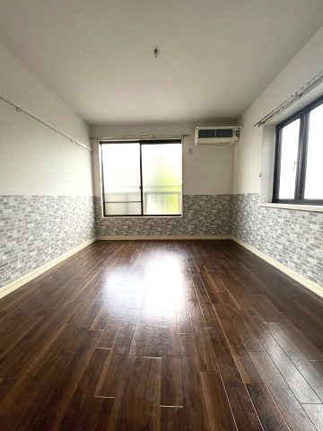居室・リビング　※別号室写真（実際のお部屋はアクセントクロスではございません