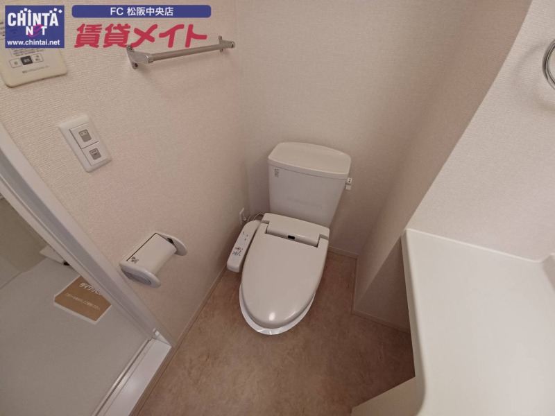 トイレ　同型参考写真