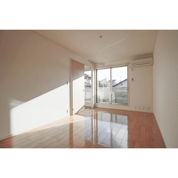 居室・リビング　同じ建物の別のお部屋