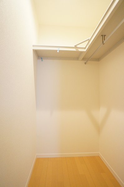 収納　たっぷり収納出来るウォ クインクロ ゼット♪別部屋の写真