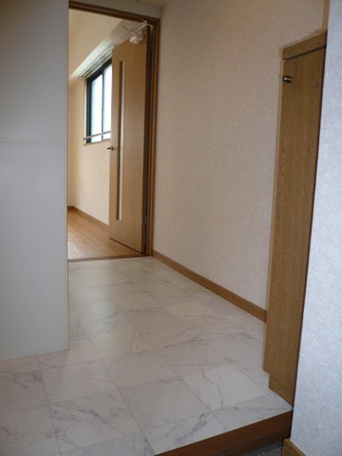 玄関　※別部屋のため現況優先