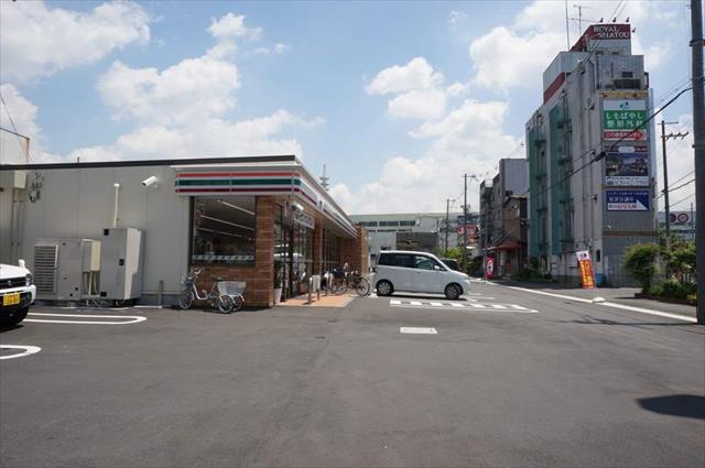 コンビニ　セブンイレブン（コンビニ）まで838m