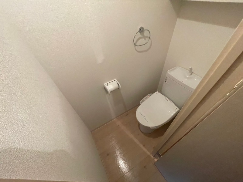 トイレ　こちらはトイレです。清潔感があり、安心して使用できます。