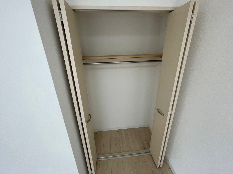 収納　寝室の収納です。部屋がすっきり片付きます。