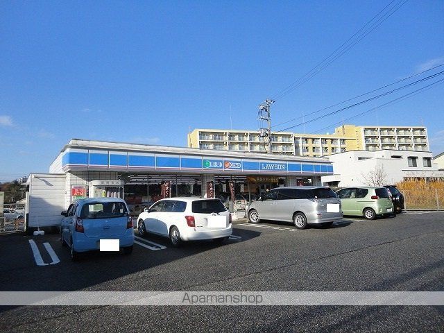 コンビニ　ローソン（コンビニ）まで880m
