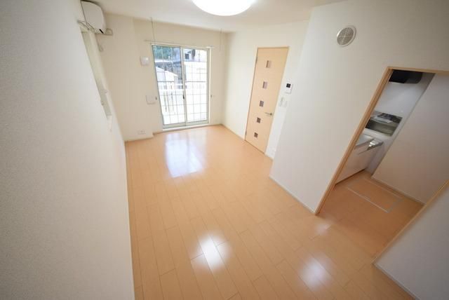居室・リビング　南東向き日当たり良好なお部屋です