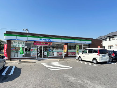 コンビニ　ファミリーマート 芸濃グリーンロード店（コンビニ）まで321m