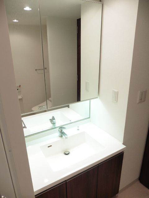 洗面設備　写真は同タイプ住居です。