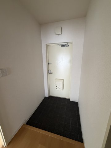 グリーンヒルズ鷹取4号棟の玄関写真