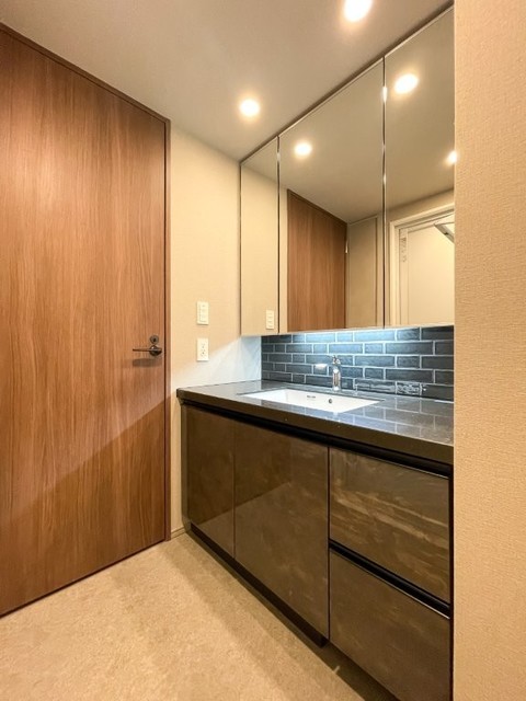 洗面設備　※写真は同タイプ住戸です。