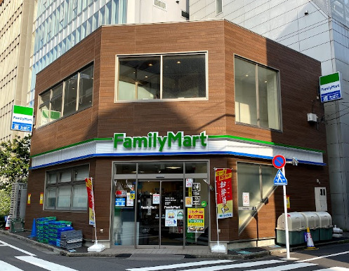 コンビニ　ファミリーマート 渋谷二丁目中央店（コンビニ）まで472m