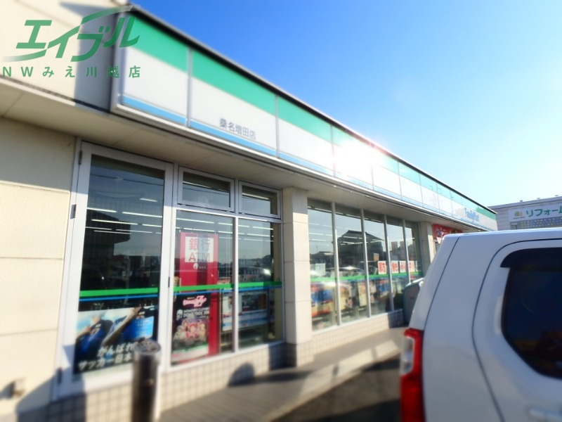 コンビニ　ファミリーマート桑名増田店（コンビニ）まで725m