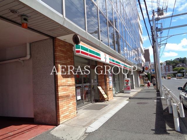 コンビニ　セブンイレブン横浜岩井町店（コンビニ）まで126m