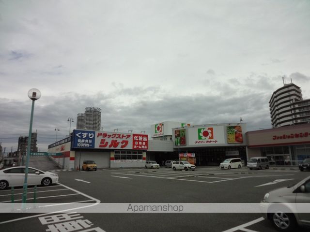 ドラックストア　シルク　泉大津店（ドラッグストア）まで192m