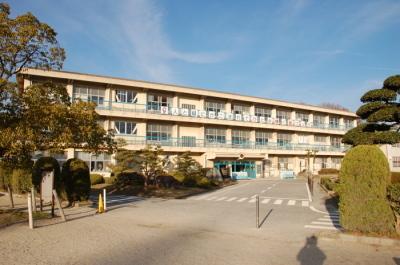 小学校　東浦町立藤江小学校（小学校）まで993m