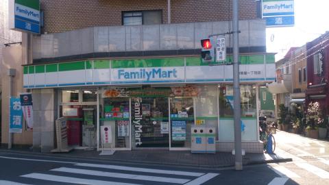 コンビニ　ファミリーマート三軒茶屋一丁目店（コンビニ）まで161m