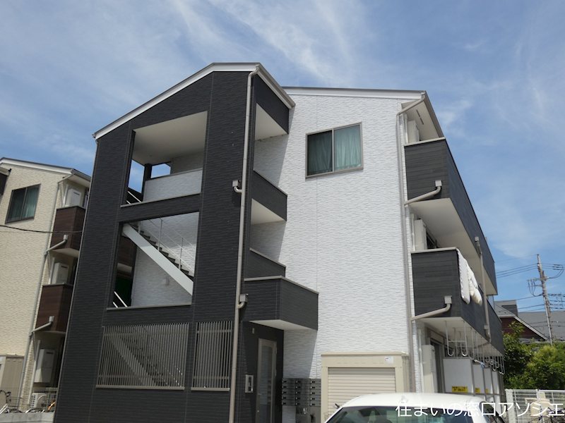 建物外観　ウエストガーデン吉川高富IIのご紹介は住まいの窓口アソシエに