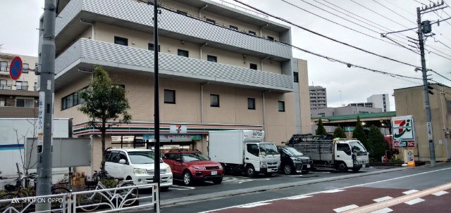 コンビニ　セブンイレブン初台店（コンビニ）まで571m