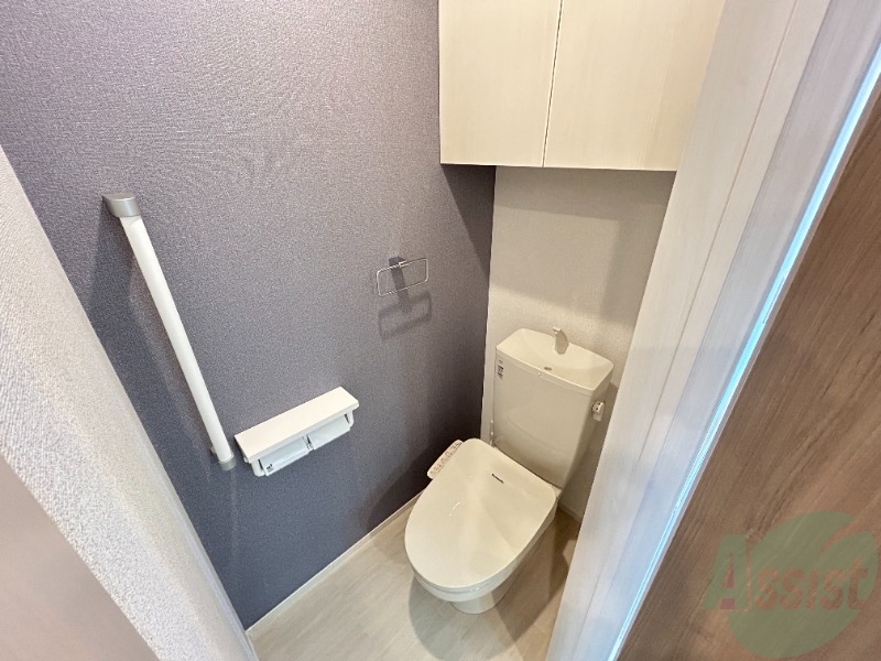 トイレ　トイレはこちら。嬉しい温水洗浄便座付です。