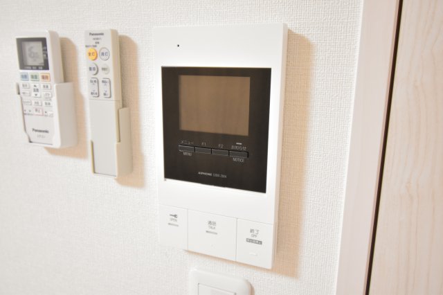 セキュリティ　TVモニターホンは安心ですね。誰か確認してから開けて下さいね