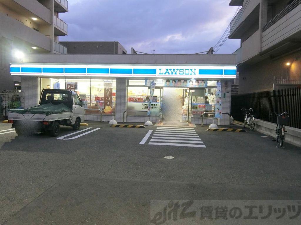コンビニ　ローソンJR茨木東口店（コンビニ）まで110m