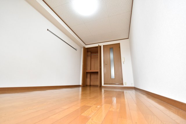 パルスコート新大宮の居間写真