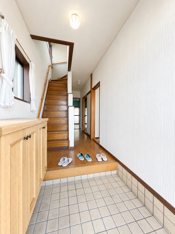 荒見戸建の玄関写真