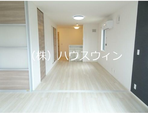 ＪＲ武蔵野線 越谷レイクタウン駅 徒歩15分 3階建 築4年の居間写真