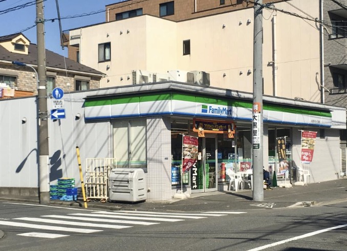 コンビニ　ファミリーマート西が丘一丁目店（コンビニ）まで368m