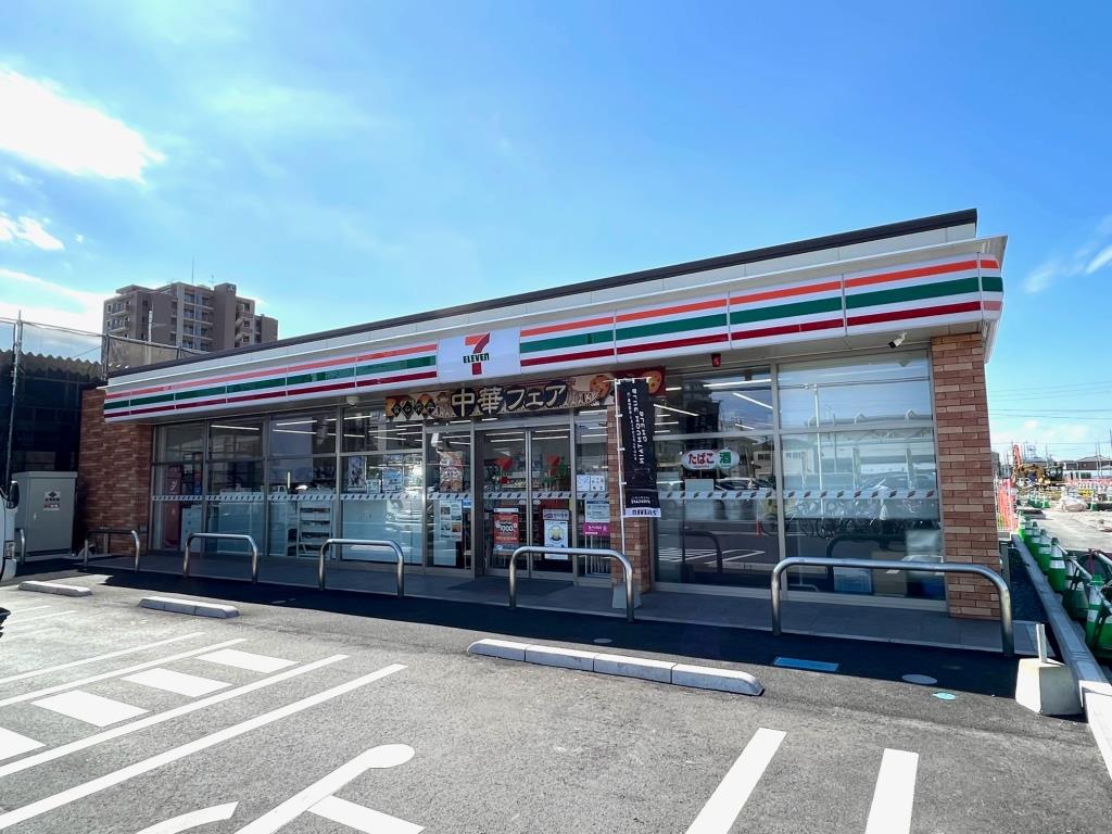 コンビニ　セブンイレブン 新田駅西口店（コンビニ）まで154m