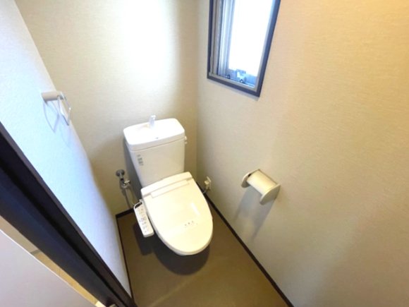 サンレムート江坂eastのトイレ写真