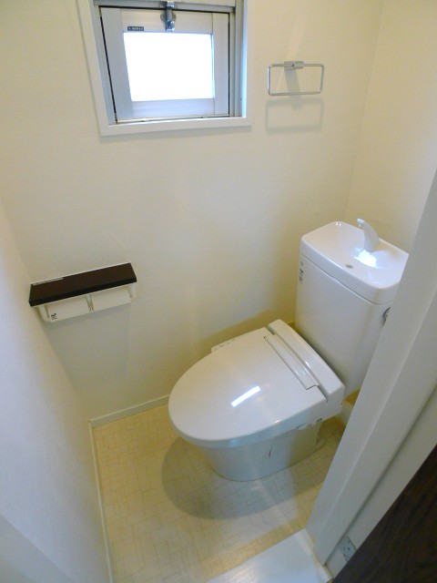 ＪＲ東海道本線 金山駅 徒歩5分 10階建 築45年のトイレ写真