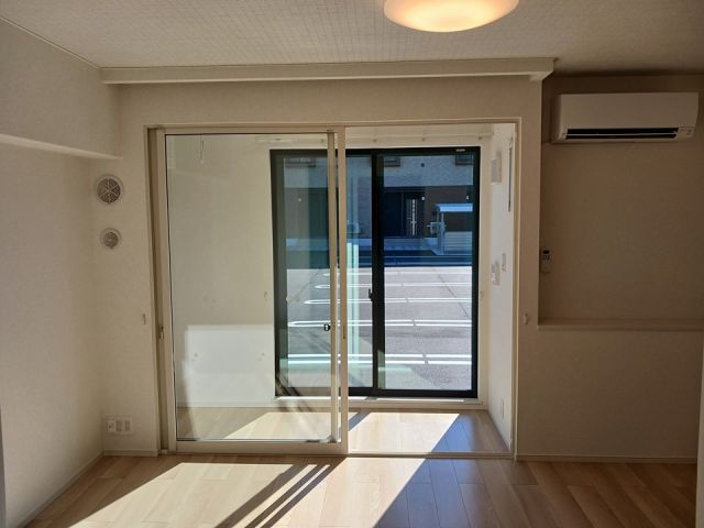 プラーム上田Iの居間写真
