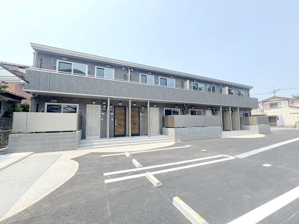建物外観　駐車場