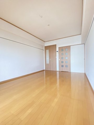 ロイヤルリバービューの居間写真
