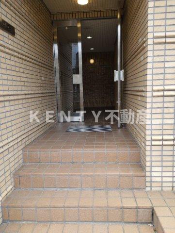 エントランス　落ち着いたエントランスです