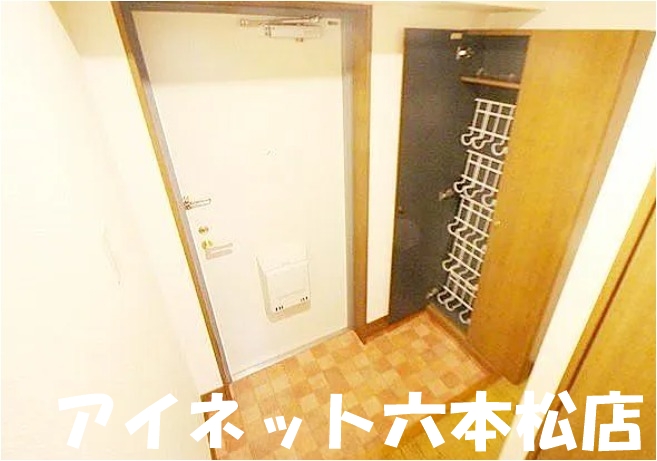 地下鉄七隈線 次郎丸駅 徒歩18分 3階建 築27年の玄関写真