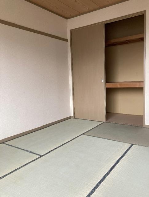 オレンジハイツ Bの居間写真