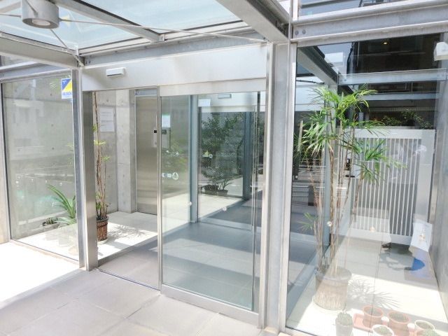 エントランス　★安心のオートロック付です★