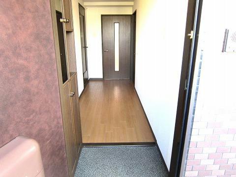 玄関　室内写真は別部屋の写真です。