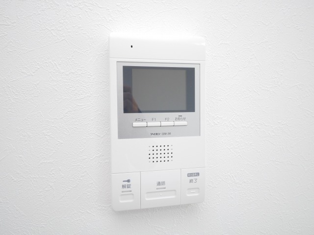 セキュリティ　来客者の確認ができるTVモニターホンが設置されています。