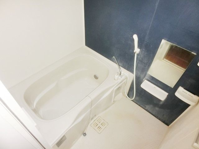 バス・シャワールーム　経済的な追焚付き