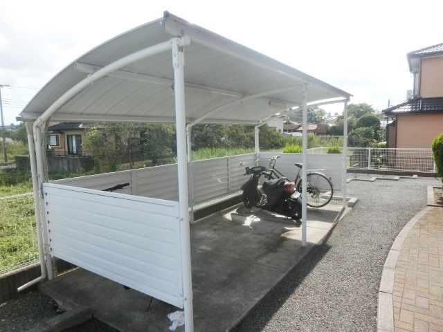 その他　屋根付きの駐輪場です