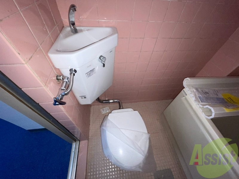 トイレ　バス・トイレは同室です。汚れた際はすぐに洗うことができますよ