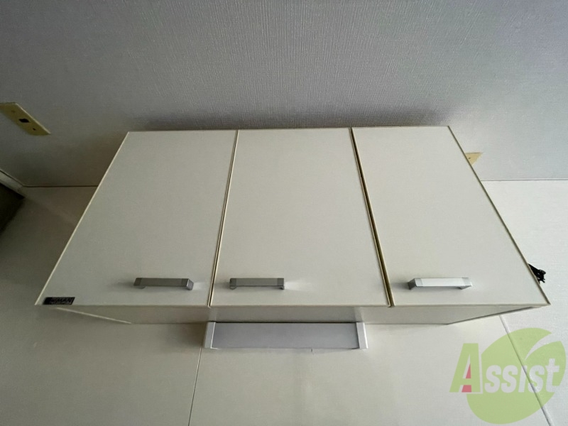 収納　キッチンの上には棚があり沢山収納できますよ～