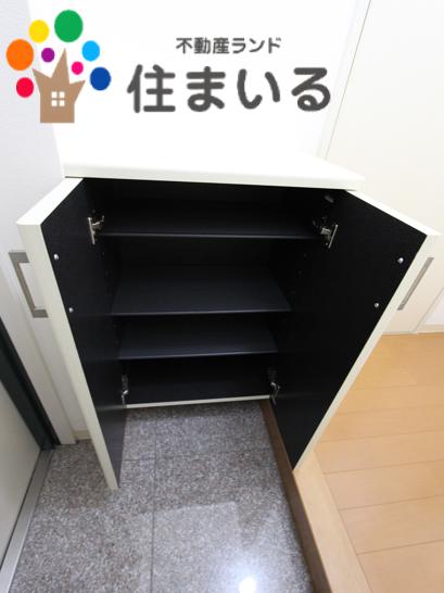 【名古屋市緑区高根山のマンションのエントランス】