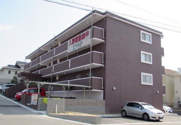 【名古屋市緑区高根山のマンションの建物外観】